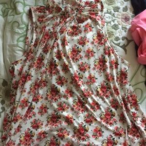 Sleeveless floral dress shirt